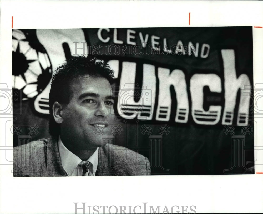 1990 Press Photo Newest member of the Cleveland Crunch team, George Fernandez. - Historic Images