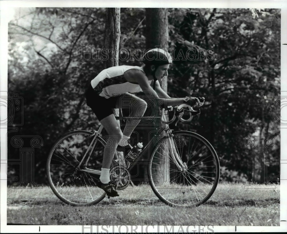 1989 Press Photo Missy Morlock, Triathlon biker - cvb54152 - Historic Images