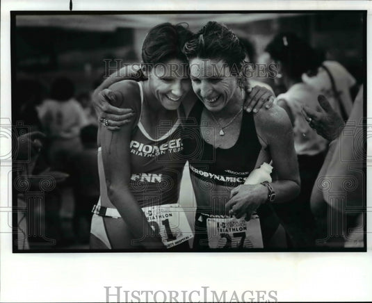 1989 Press Photo Paula Newby-Fraser and Lisa Laiti, triathlon - cvb54196 - Historic Images
