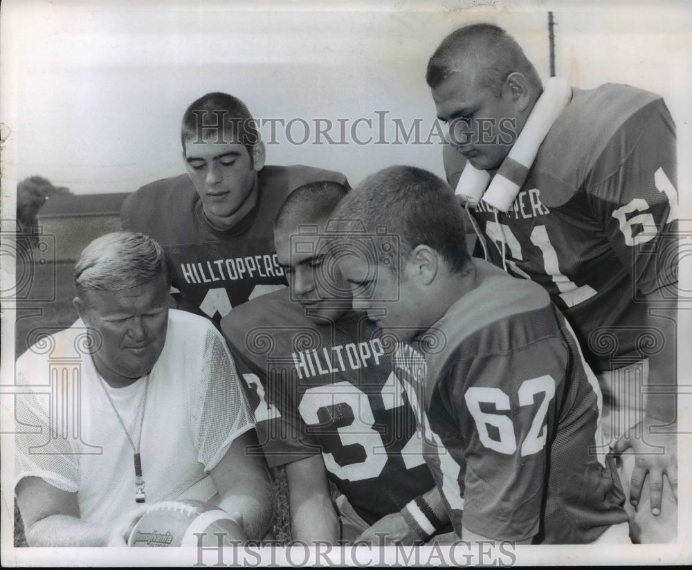 1971 Press Photo Chardon Co Captains- Coach Dick Bellamy chats with his co capta - Historic Images