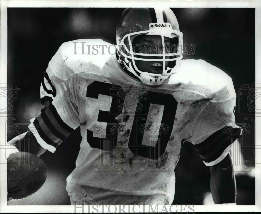 1989 Press Photo Thane Gash returns Ken O&#39;Brien interception for 36 yards. - Historic Images