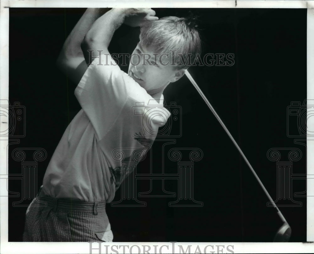 1989 Press Photo 17 year old leader of the Junior golf Tournament Todd Stodnick - Historic Images