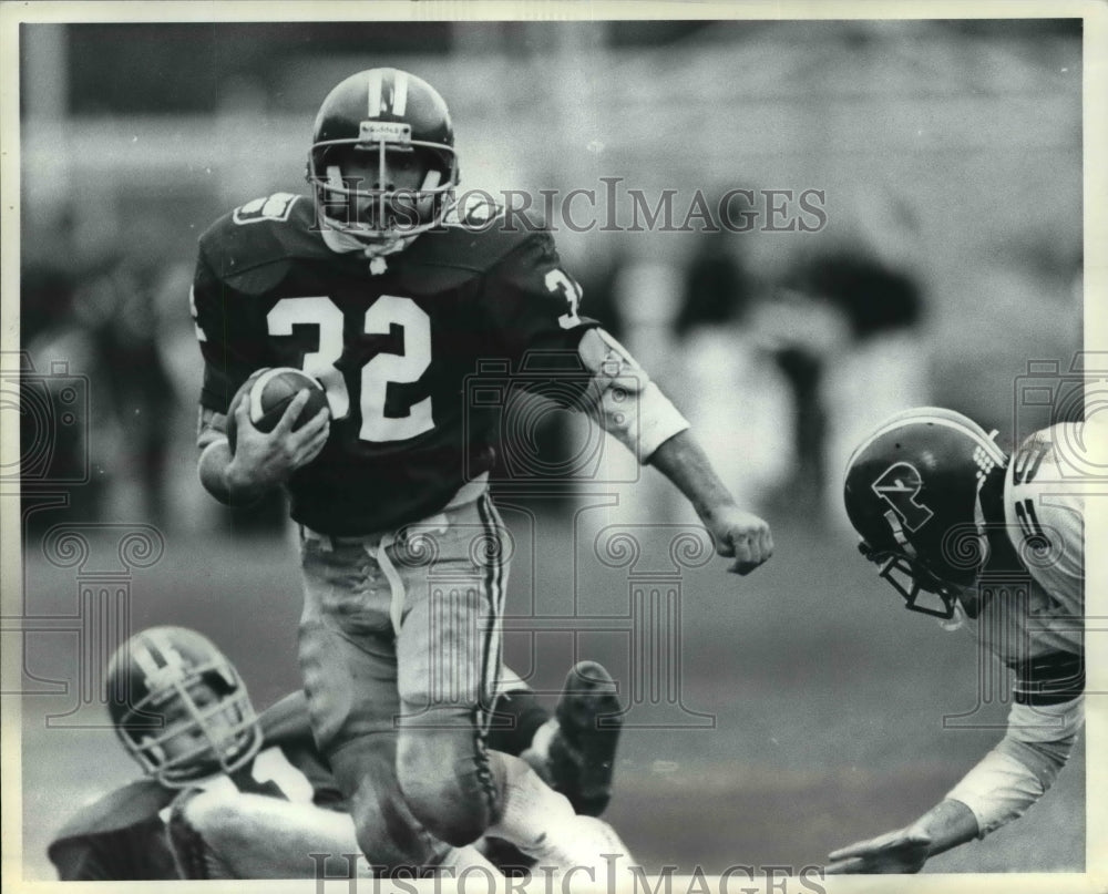 Press Photo Harvard&#39;s Senior Fullback Jim Callinan rushes for a touchdown- Historic Images