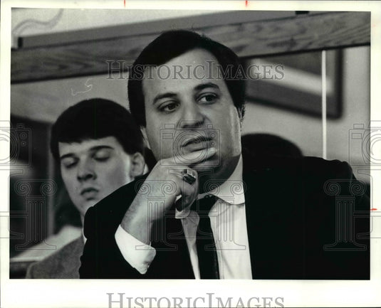 1990 Press Photo Cleveland Browns Predraft Luncheon, Mike Lombardi, Brown Scout - Historic Images