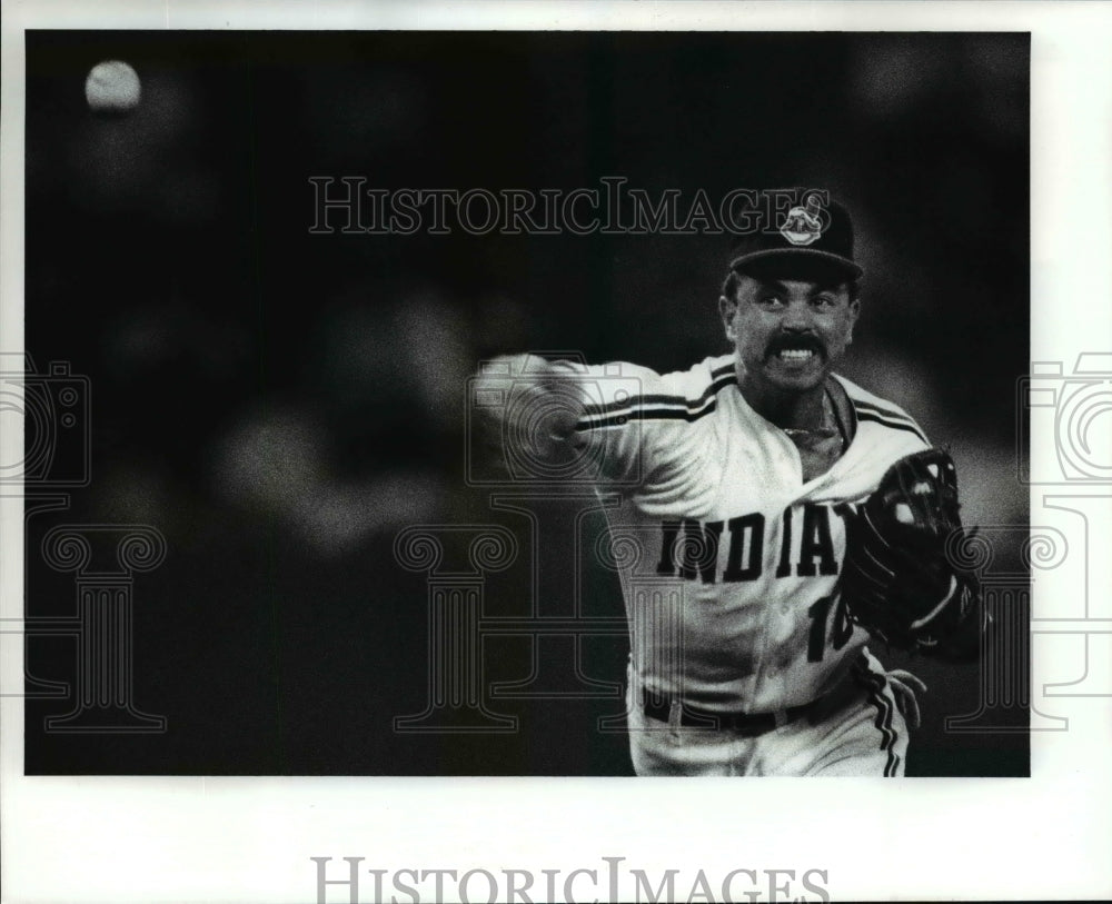 1989 Press Photo Felix Fermin zips a Joey Meyer - cvb55124 - Historic Images
