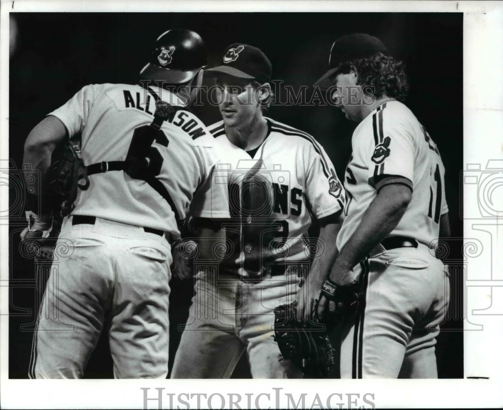 1989 Press Photo 3 Indians contributed to the Tribes 7-4 victory over Blue Jays - Historic Images
