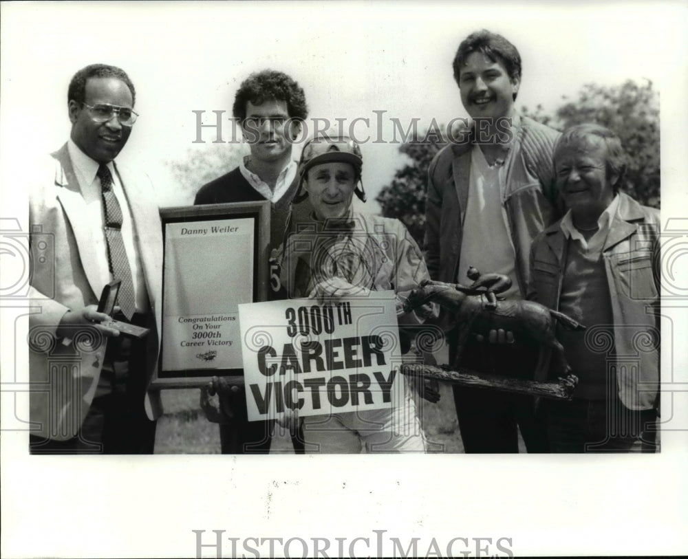 Press Photo Danny Weiler-3000th career victory - cvb55221 - Historic Images