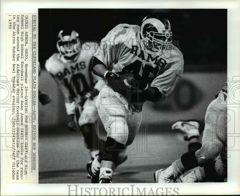 1990 Press Photo Garfied High School High School football player Sean James #45 - Historic Images