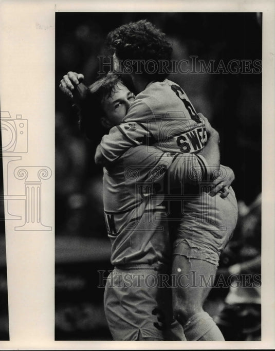 1986 Press Photo Dennis Mepham is Hugged by Mike Sweeney After he Scored - Historic Images
