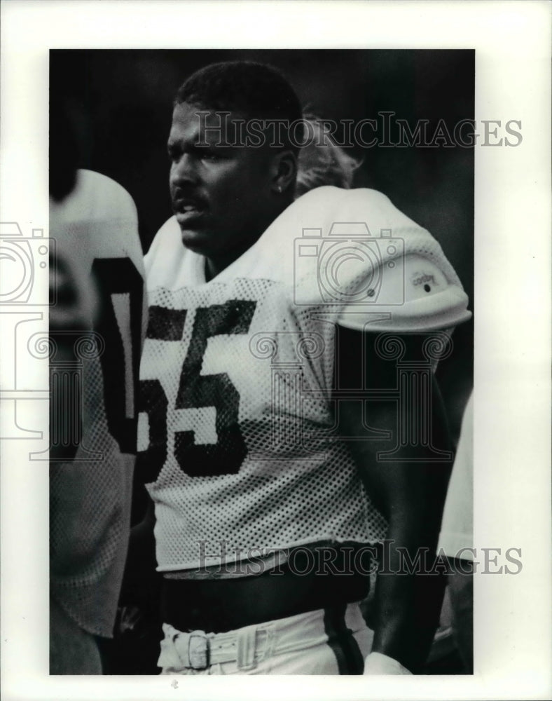 1991 Press Photo Jock Jones, Browns linebacker - cvb55531 - Historic Images