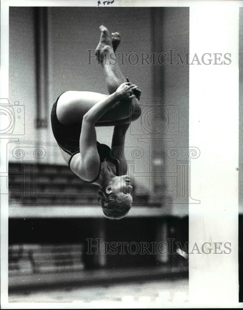 1982 Press Photo Halloween Diving Classic- CSU Jennifer Swigart of Pitts. Pa - Historic Images