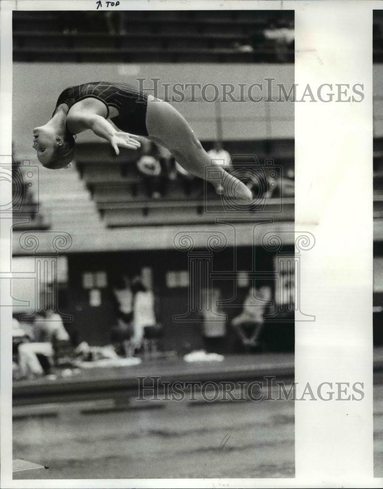 1982 Press Photo Halloween Diving Classic-CSU Jennifer Swigart of Pitts Pa - Historic Images