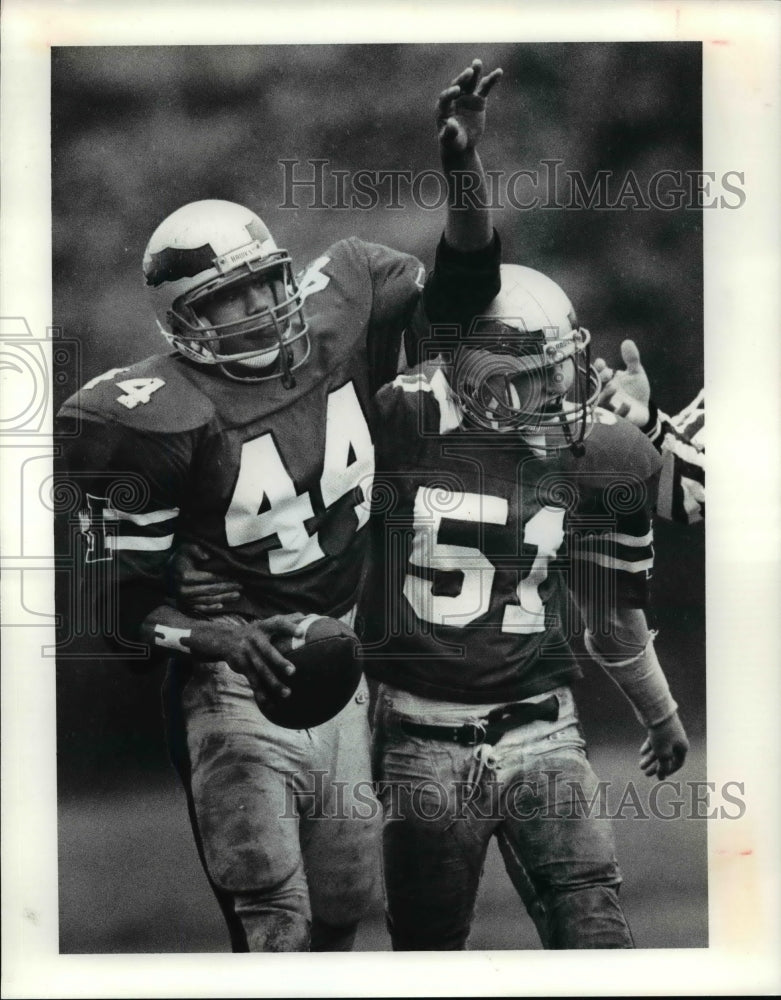 1991 Press Photo Anthony Cowsette (44) is congratulated by teamates - cvb55771 - Historic Images