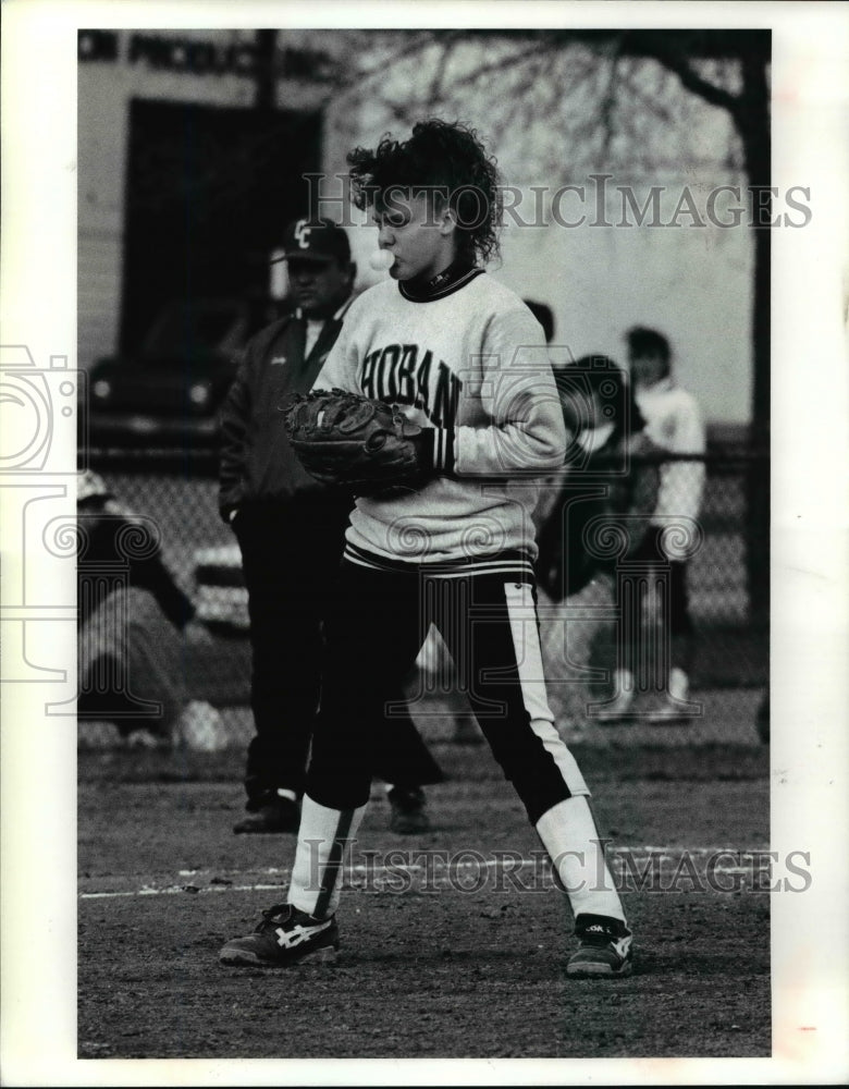 1991 Press Photo Kim Givens during Hoban High and Central Catholic game - Historic Images