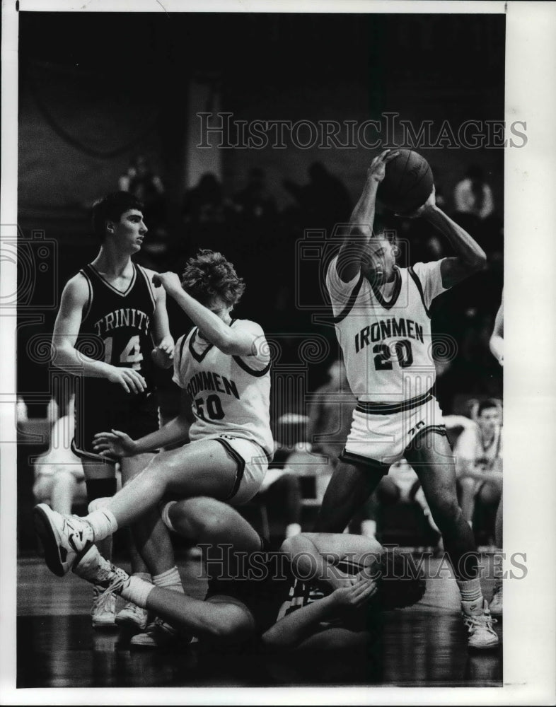 1989 Press Photo Cleveland Central Catholic High School vs. Trinity High School- Historic Images
