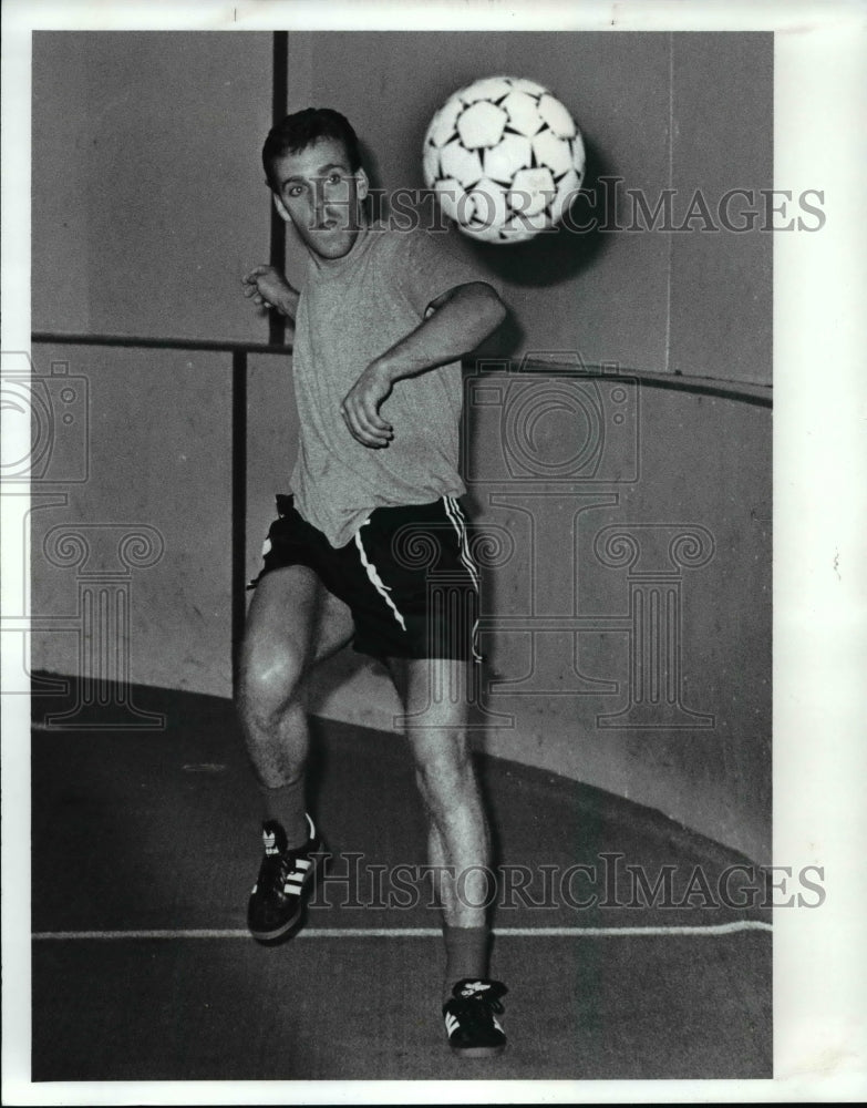 1989 Press Photo Simon Keith, Cleveland Crunch Player - cvb56224 - Historic Images