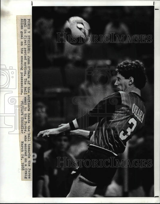 Press Photo John O'Hara of the strikers heads the ball towards the Force goal - Historic Images
