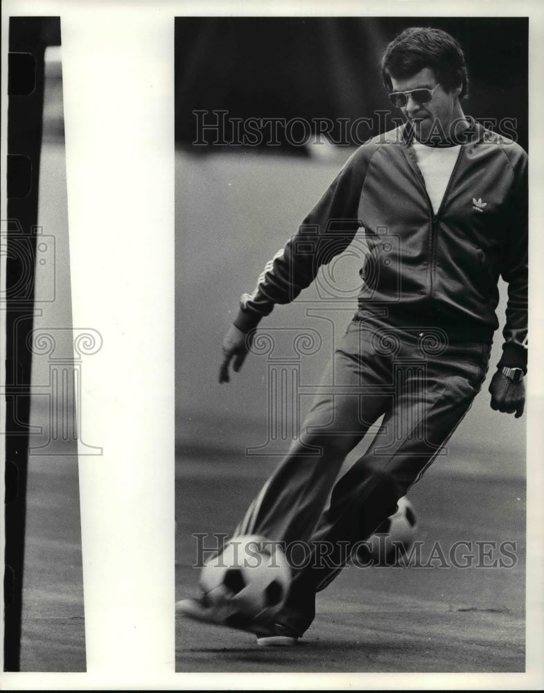 1980 Press Photo Force Coach Ed McCreadie - cvb56297 - Historic Images