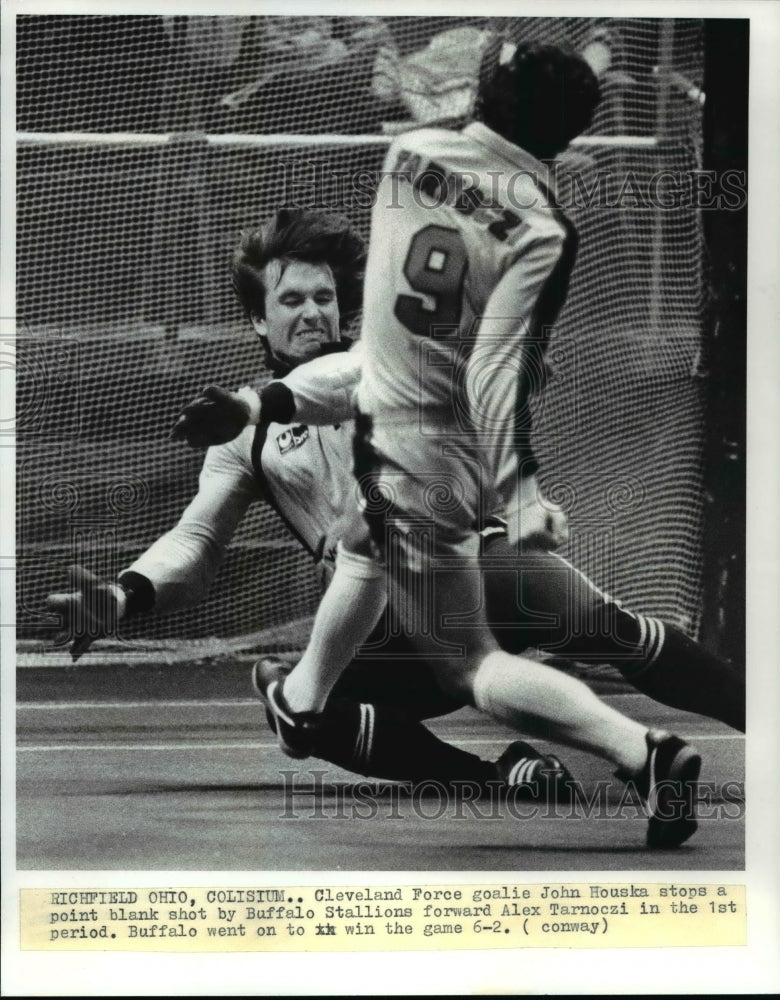 Press Photo Cleveland Force goalie John Houska stops a point black shot - Historic Images