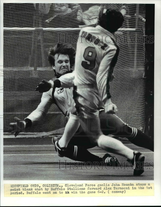 Press Photo Cleveland Force goalie John Houska stops a point black shot - Historic Images