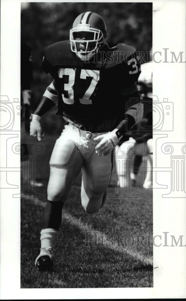1990 Press Photo Harlon Barnett at Cleveland Browns training camp. - cvb56378 - Historic Images
