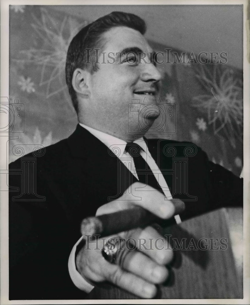 1964 Press Photo Pierre Salinger at Governor&#39;s Conference in Cleveland - Historic Images