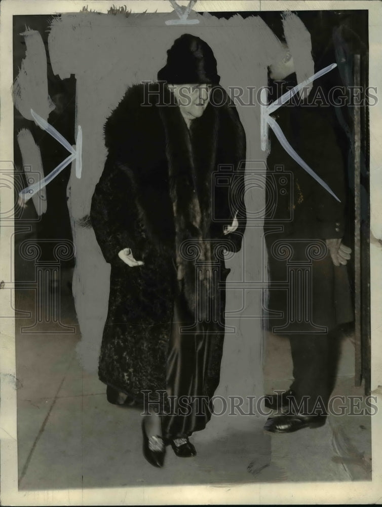 1931 Press Photo Mrs, James Roosevelt Arrives at Her Son&#39;s Home in New York - Historic Images