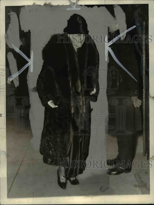 1931 Press Photo Mrs, James Roosevelt Arrives at Her Son's Home in New York - Historic Images