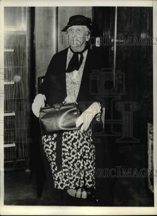 1934 Press Photo Mrs. James Roosevelt Arriving in New York Aboard Ile De France- Historic Images