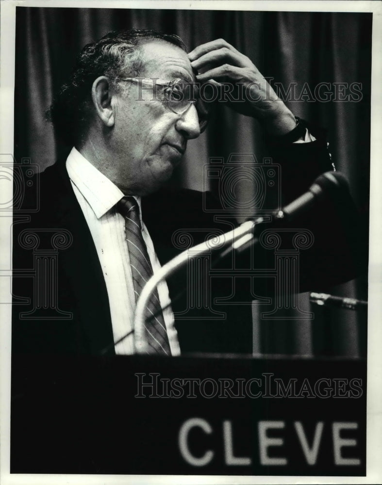 1985 Press Photo Alva T. Bonda, speaking at the City Club - cvb56495 - Historic Images