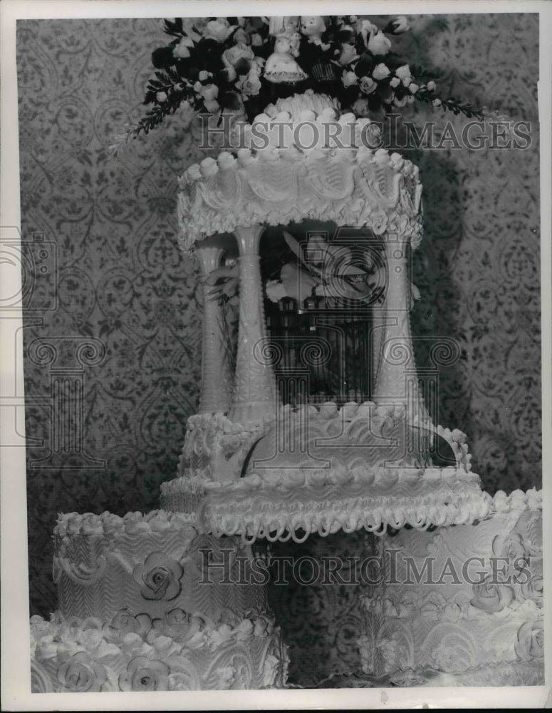 1968 Unique wedding cake by Sherwin Catering, Mayfield-Historic Images