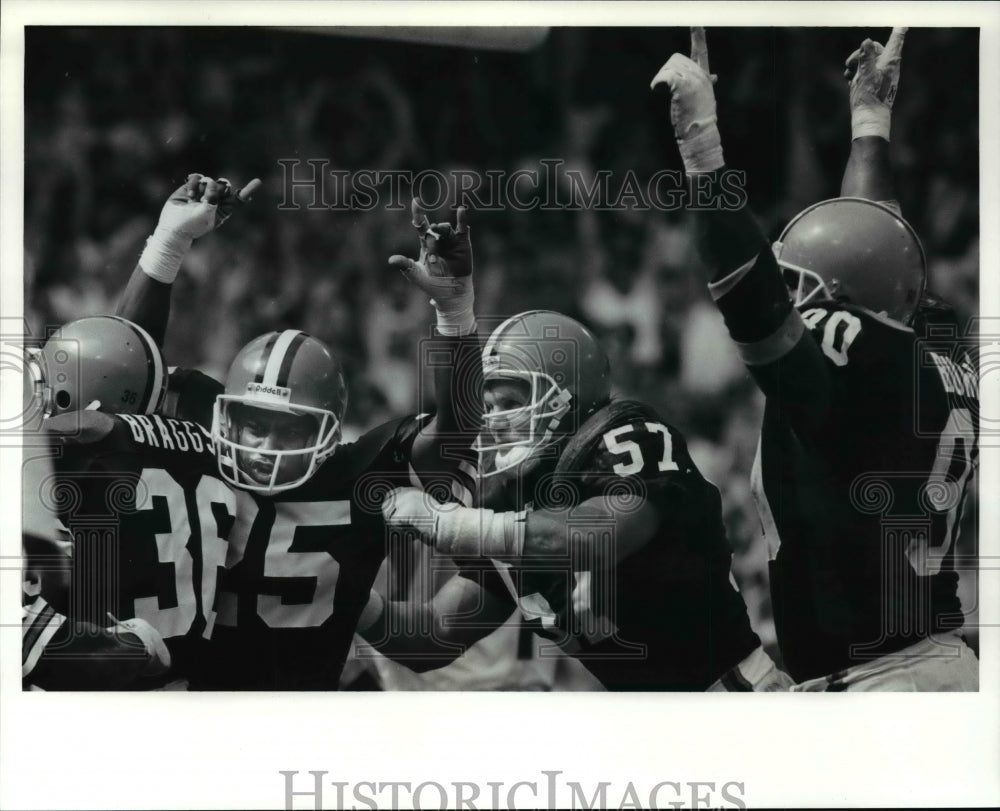 Press Photo Football players - cvb56930 - Historic Images