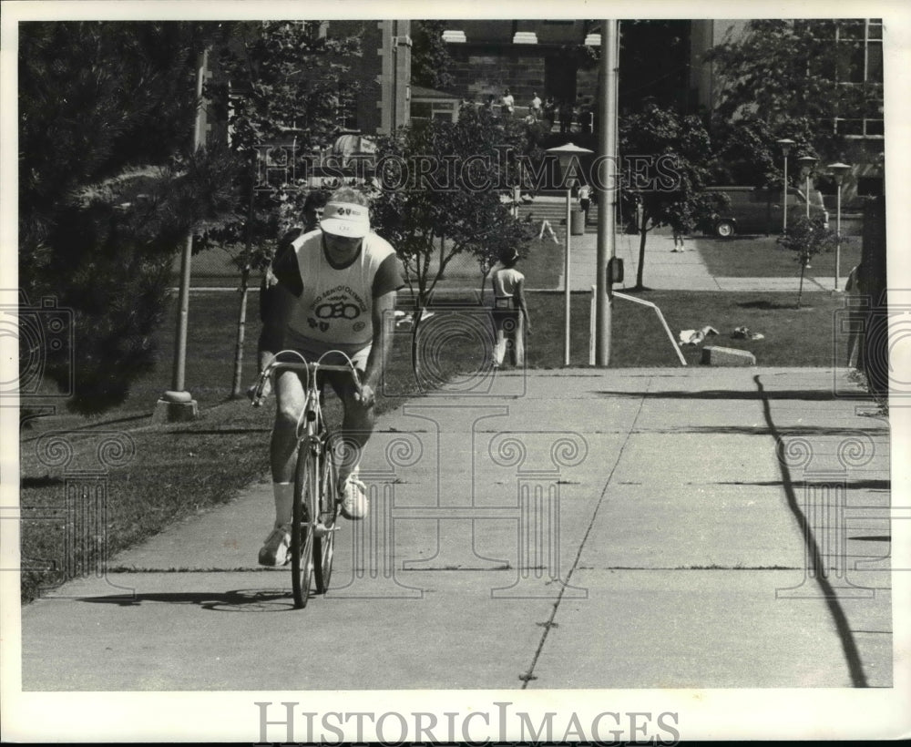 1981 Press Photo Ohio Senior Olympics, Bernard Ward, 68, biker - Historic Images