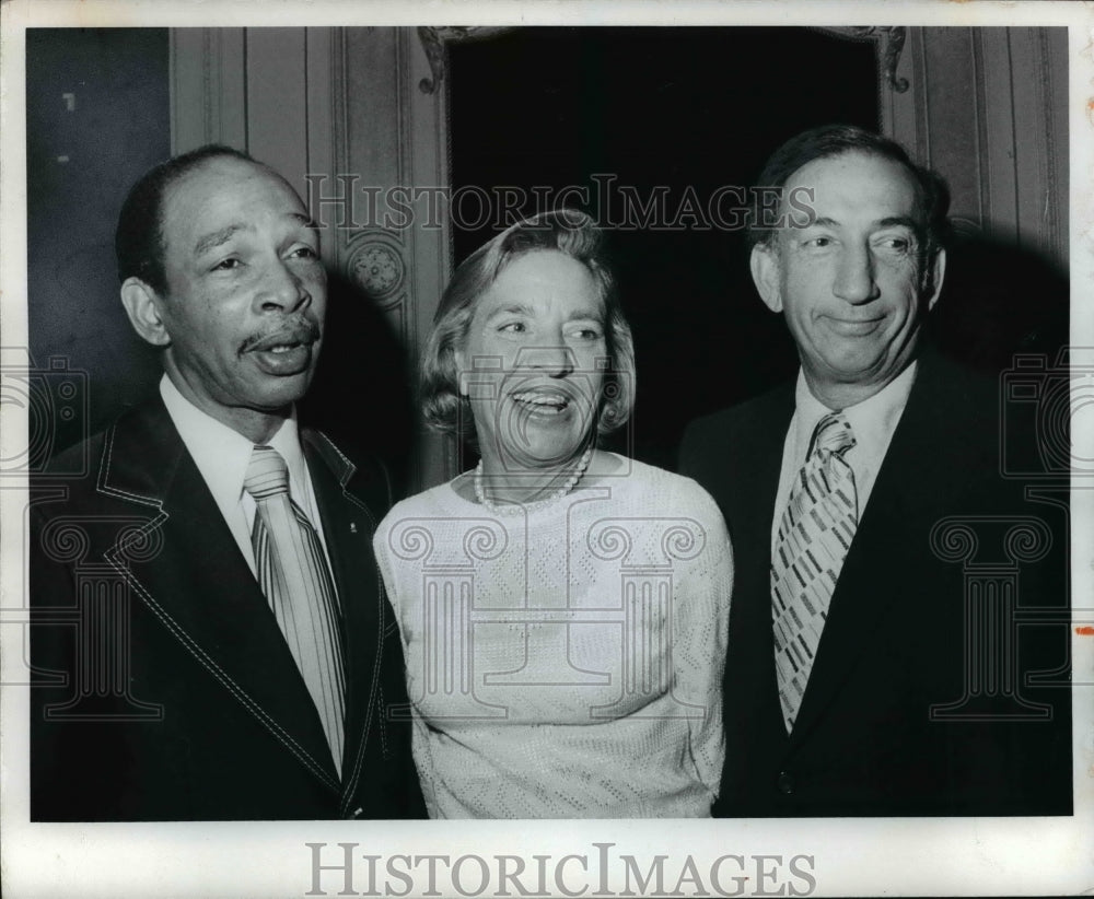 1975 Press Photo Hank Aaron Party - cvb57084 - Historic Images