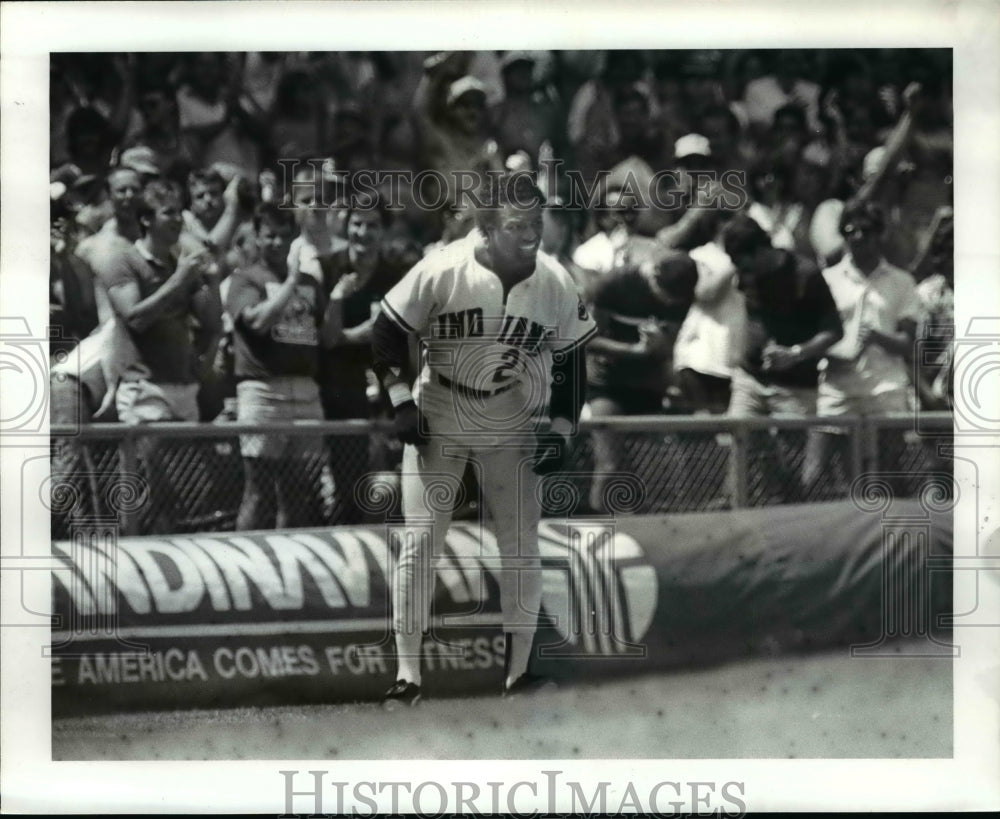 1986 Press Photo Mel Hall is applauded by fans as he stands on third base - Historic Images
