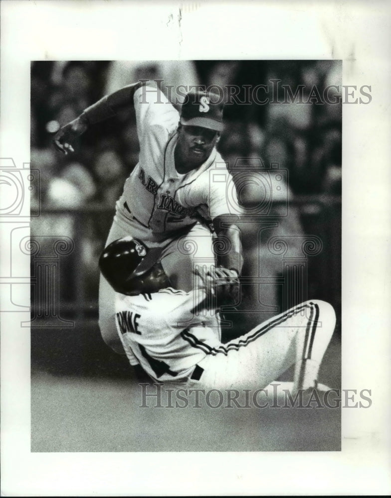 1989 Indians Jerry Brown Slides under Baseman Alvin Davis-Historic Images