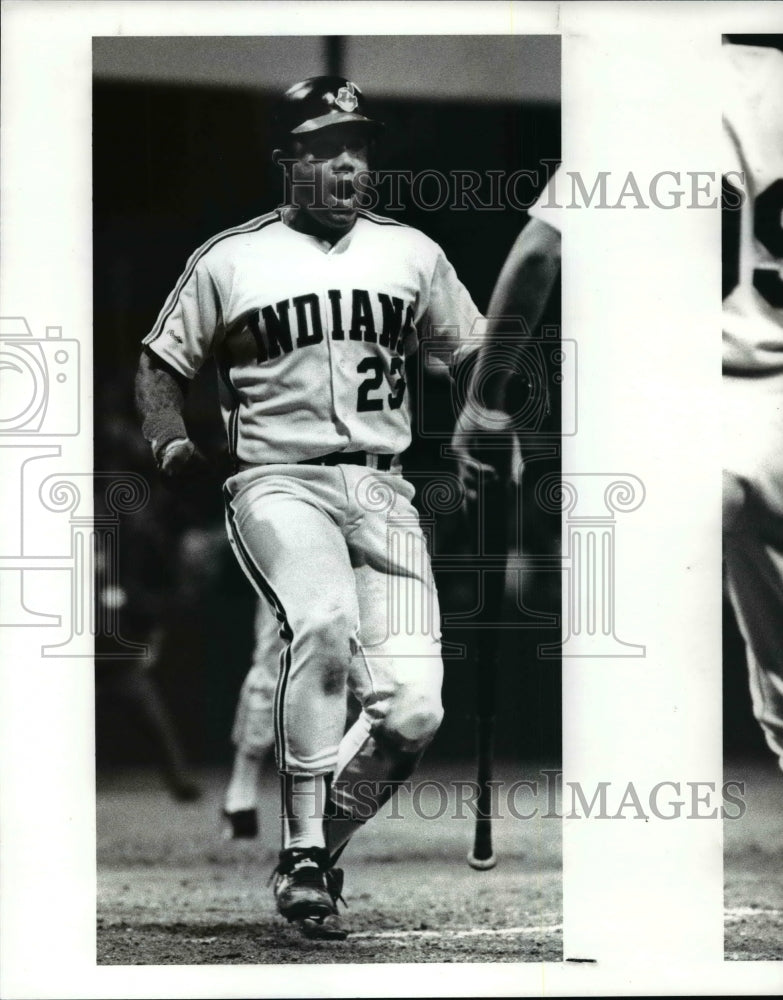 1989 Press Photo Luis Aguayo crosses home plate with the winning run - Historic Images