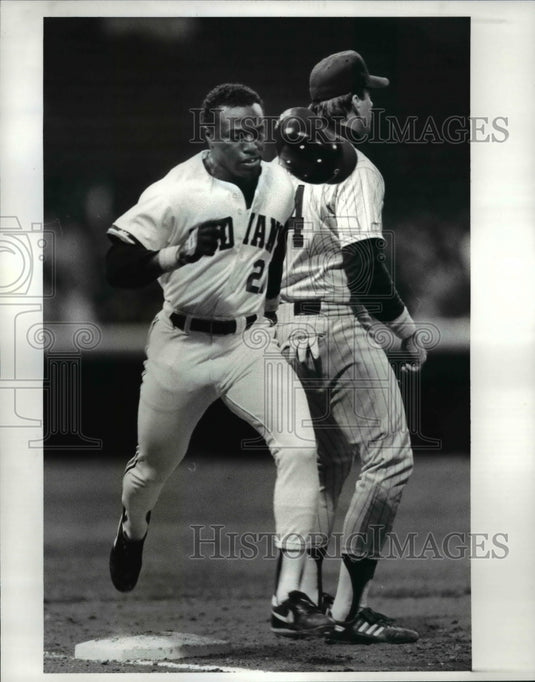 1988 Press Photo Indians Mel Hall hat flies off as he singles to first base - Historic Images