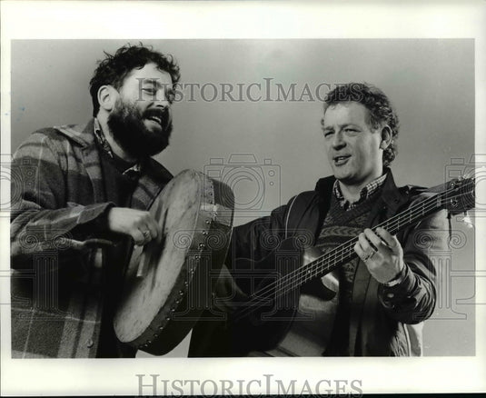 1985 Press Photo Roy Arbukle and Noel Lenaghan, Irish singers, Rambling Boys. - Historic Images