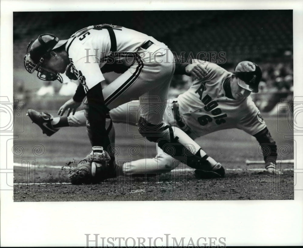 1989 Press Photo Bobby Rose of the Angels scores on a sacrifice fly in the 3rd. - Historic Images