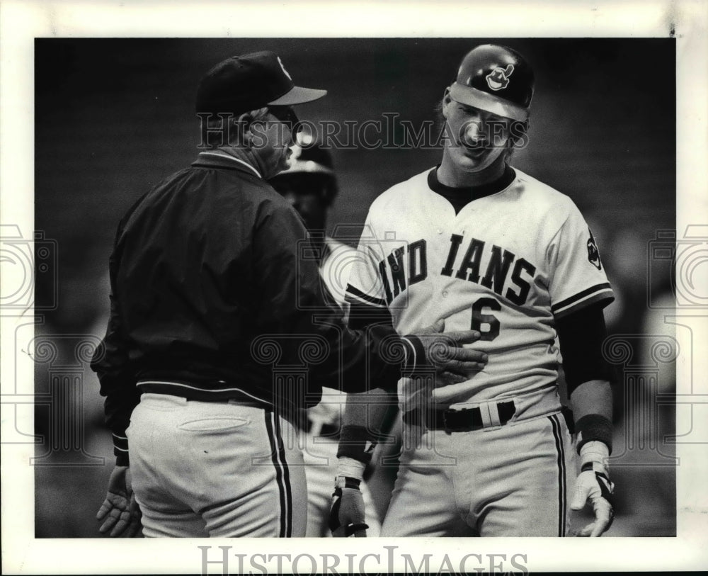1988 Press Photo: Doc Edwards talks to Andy Allanson after catcher brushed back - Historic Images