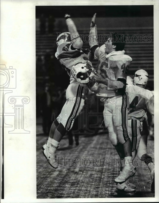 1985 Press Photo Co-Captain Ralph Godic (r) and Dino Citrano of St. Joseph - Historic Images