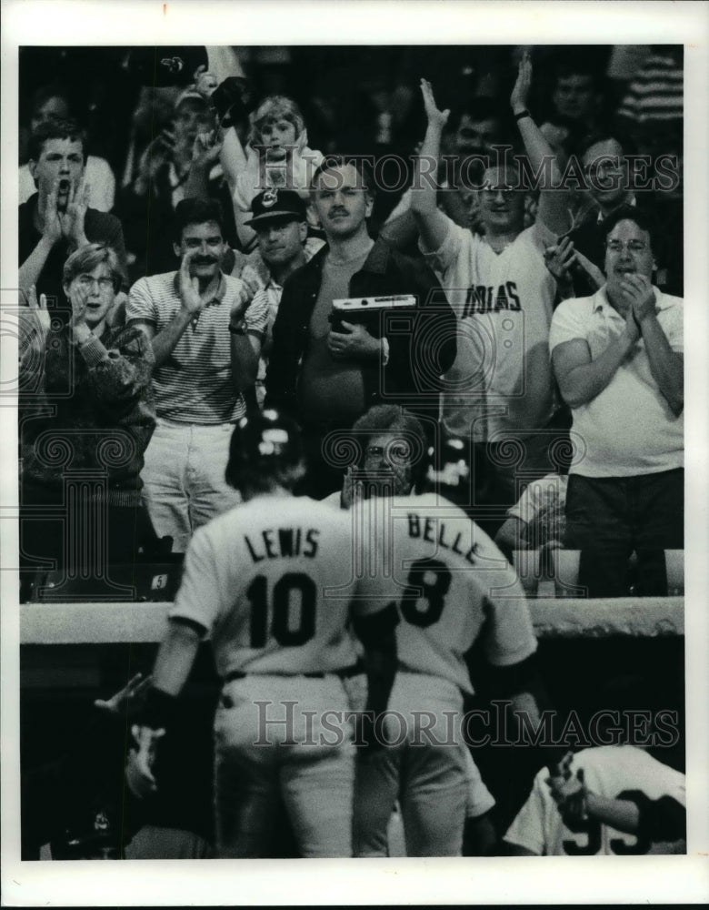 1991 Press Photo Mark Lewis and Albert Belle receive applause from Tribe fans. - Historic Images