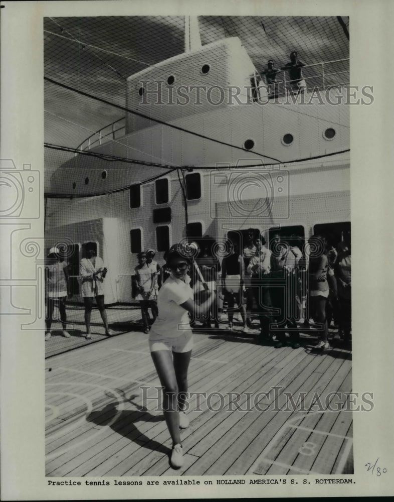 1980 Press Photo: practice tennis is available on Holland America&#39;s SS Rotterdam - Historic Images