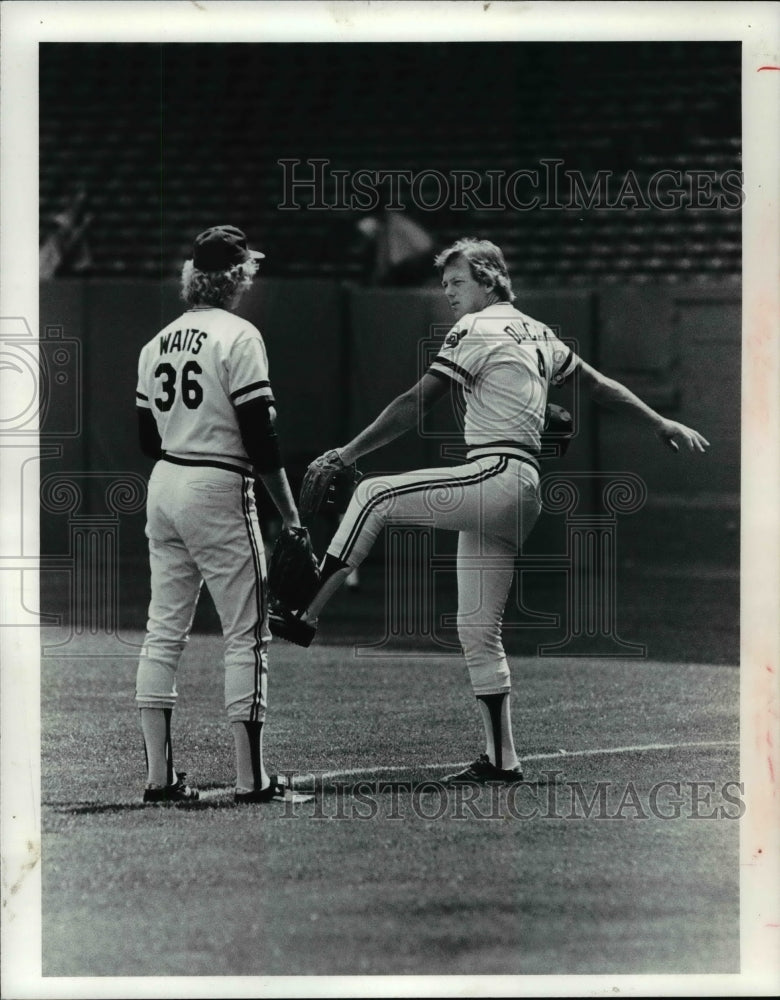 Press Photo Dave Duncan works with pitcher Rick Waits - cvb59245 - Historic Images