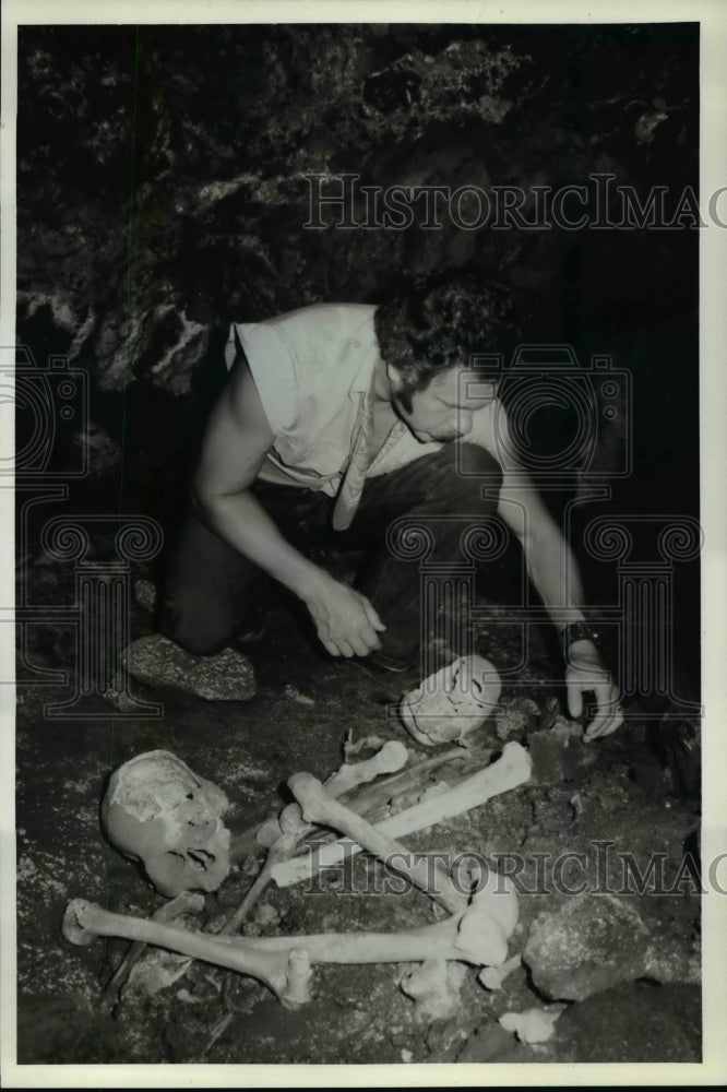 1981 Press Photo George W. Gill, University of Wyoming physical anthropologist - Historic Images