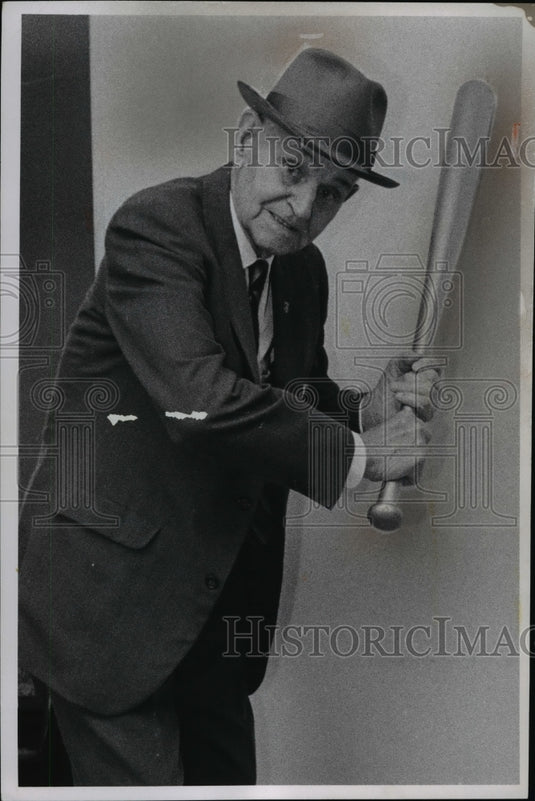 1966 Press Photo Elmer Flick - 1905 CHampionship Stance - cvb59351- Historic Images