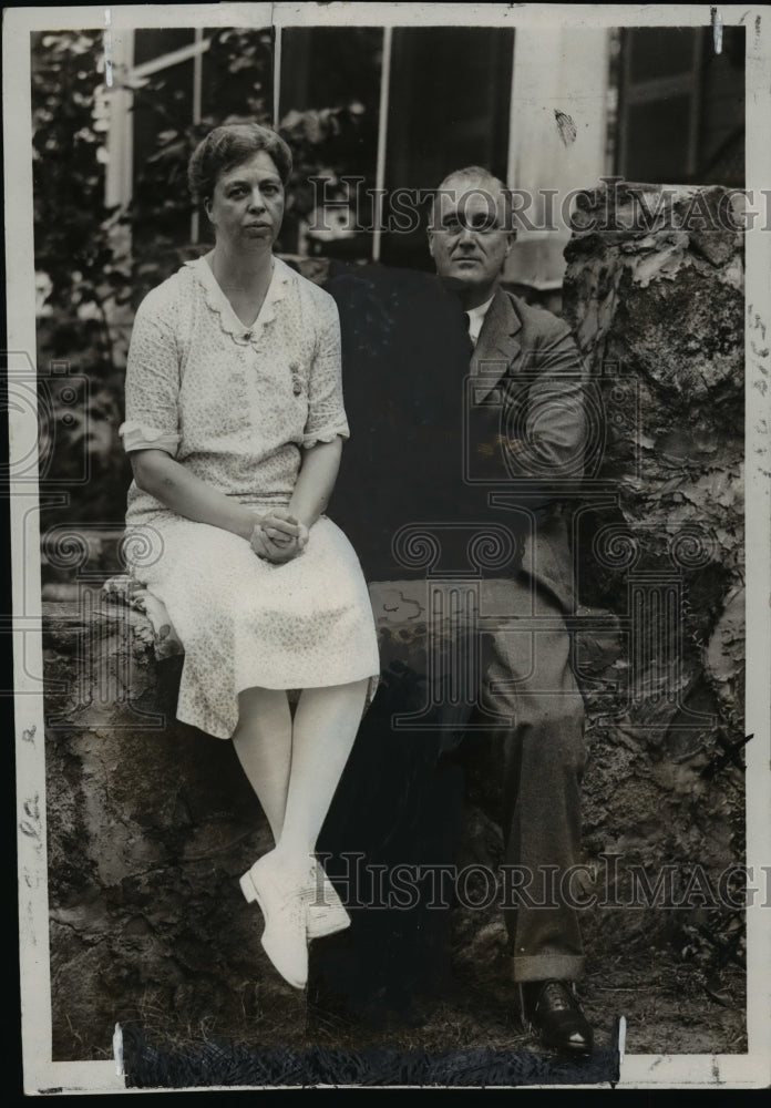 1932 Press Photo: Roosevelts Pose on Garden Wall - cvb59492 - Historic Images