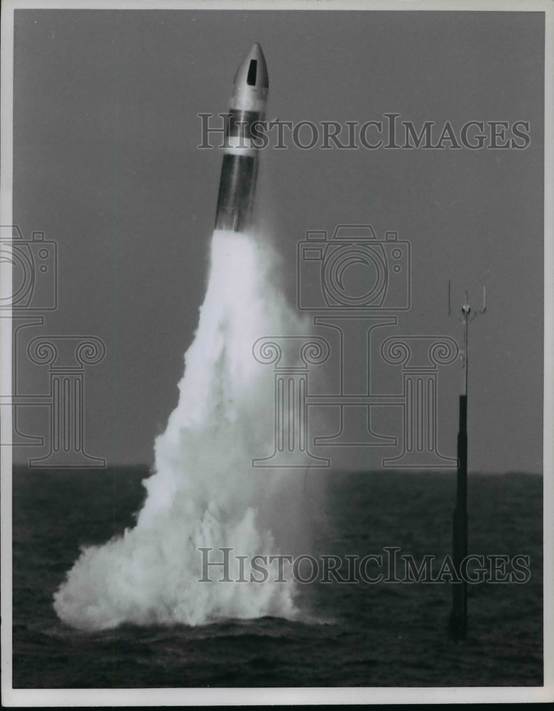 1970 Press Photo A Poseidon missile is launched from the Atlantic Ocean. - Historic Images