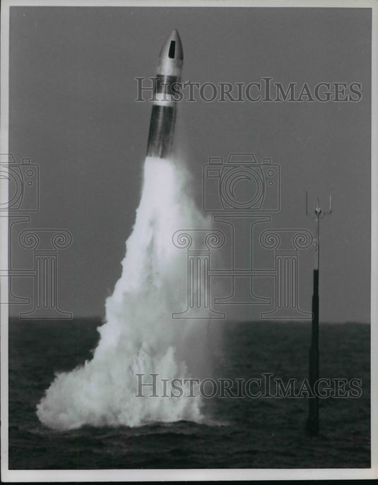 1970 Press Photo A Poseidon missile is launched from the Atlantic Ocean. - Historic Images